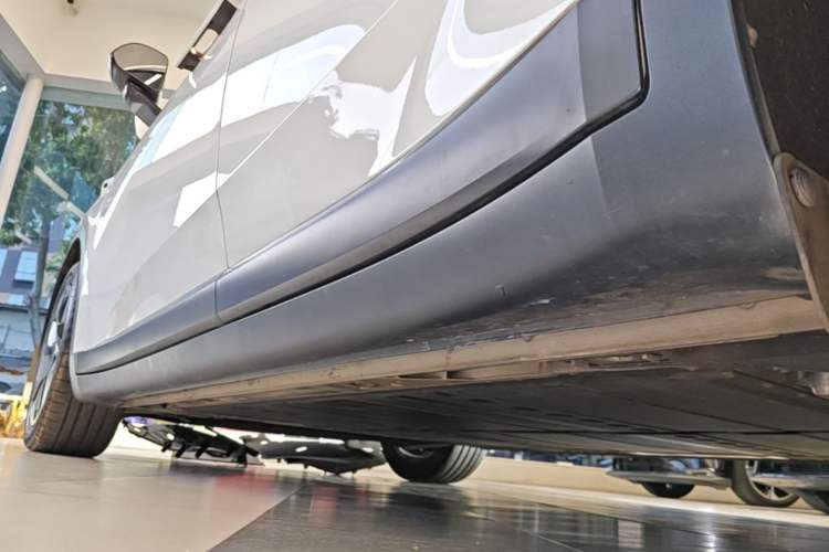 Used ONVO L60 2024 60 kWh Rear-Drive Version Left Side Sill