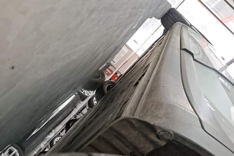 Used ONVO L60 2024 60 kWh All-Wheel Drive Left Side Sill