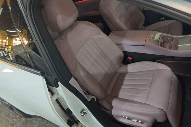 Used ONVO L60 2024 60 kWh Rear-Drive Version Right Front Seat