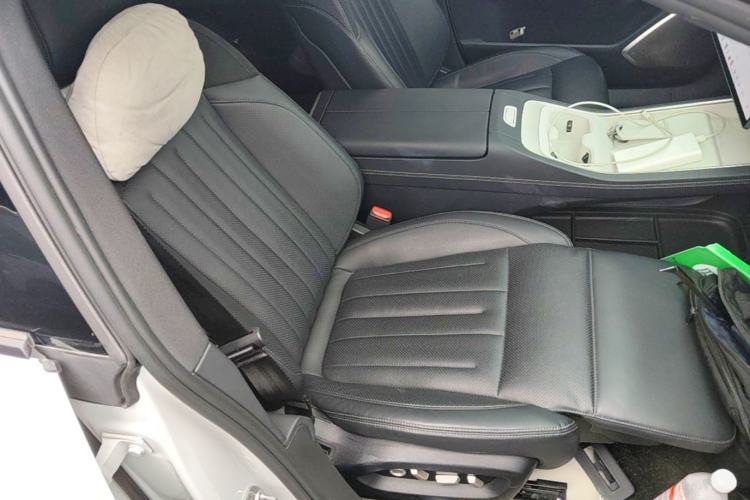 Used ONVO L60 2024 60 kWh Rear-Drive Version Right Front Seat