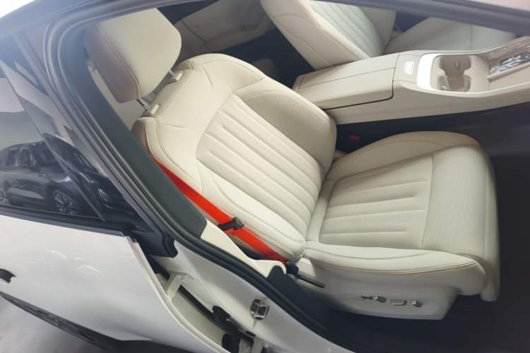 Used ONVO L60 2024 60 kWh Rear-Drive Version Right Front Seat