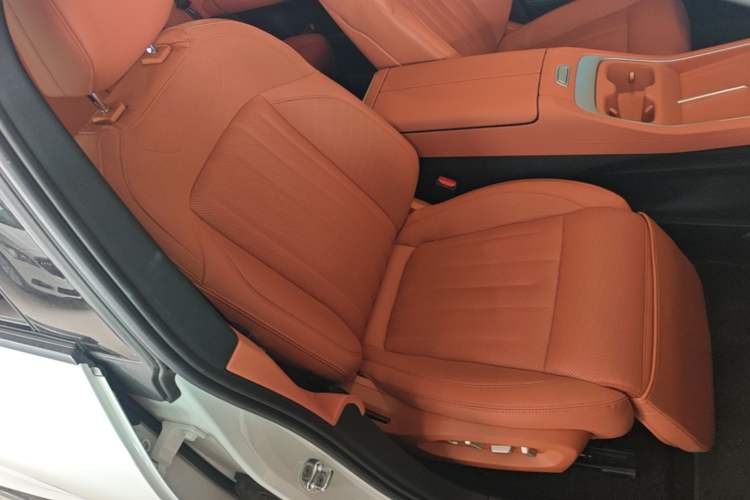 Used ONVO L60 2024 60 kWh Rear-Drive Version Right Front Seat