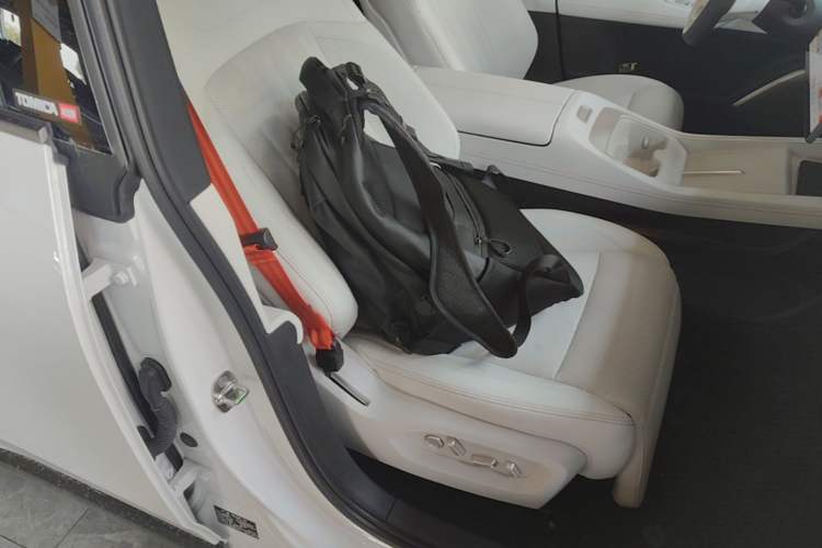 Used ONVO L60 2024 85 kWh Rear-Drive Version Right Front Seat