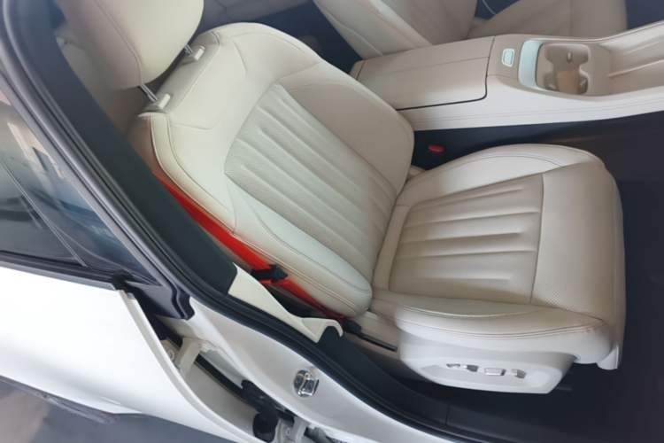 Used ONVO L60 2024 60 kWh Rear-Drive Version Right Front Seat