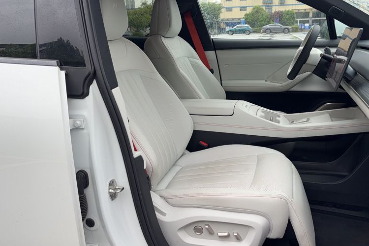 Used ONVO L60 2024 60 kWh Rear-Drive Version Right Front Seat