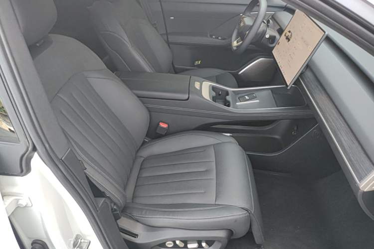 Used ONVO L60 2024 60 kWh Rear-Drive Version Right Front Seat