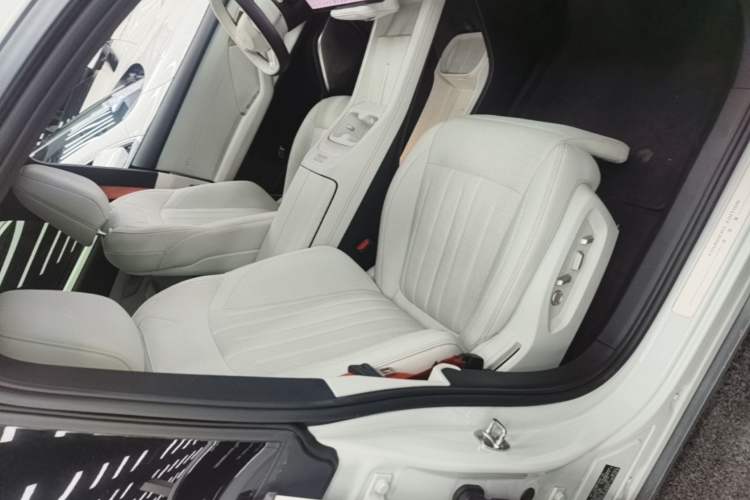Used ONVO L60 2024 60 kWh Rear-Drive Version Right Front Seat