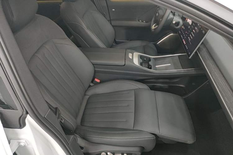 Used ONVO L60 2024 60 kWh Rear-Drive Version Right Front Seat