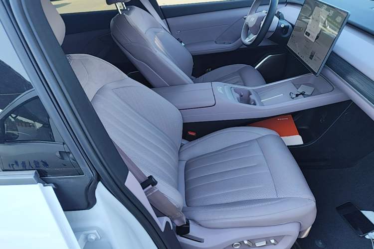Used ONVO L60 2024 60 kWh Rear-Drive Version Right Front Seat