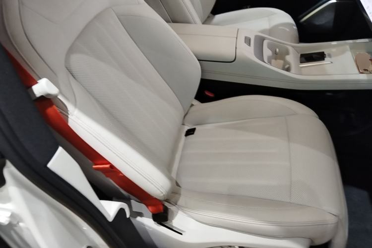 Used ONVO L60 2024 60 kWh All-Wheel Drive Right Front Seat