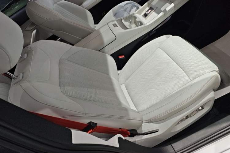 Used ONVO L60 2024 60 kWh Rear-Drive Version Right Front Seat
