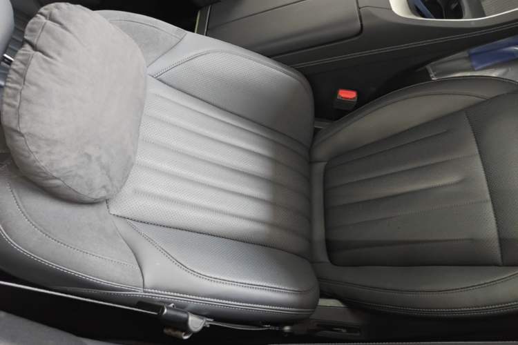 Used ONVO L60 2024 60 kWh Rear-Drive Version Right Front Seat