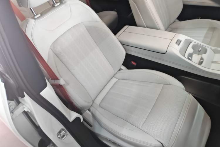 Used ONVO L60 2024 60 kWh Rear-Drive Version Right Front Seat