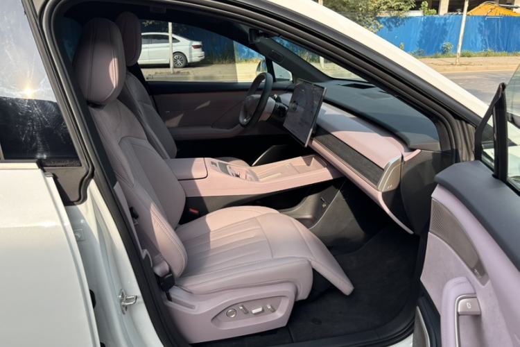 Used ONVO L60 2024 60 kWh Rear-Drive Version Right Front Seat