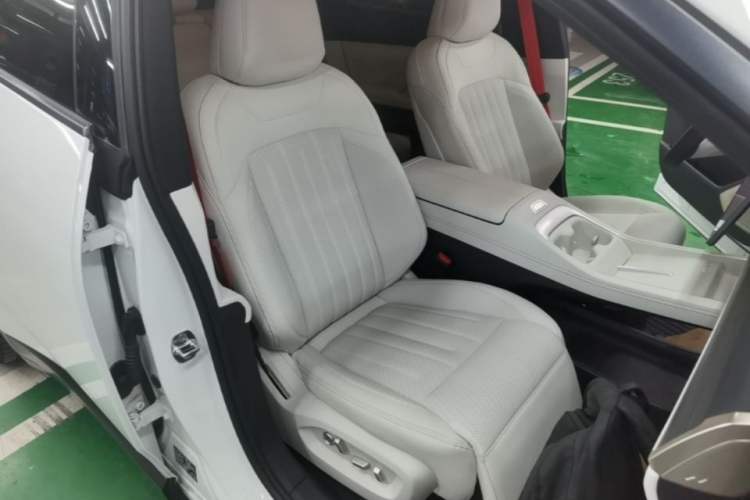 Used ONVO L60 2024 60 kWh Rear-Drive Version Right Front Seat
