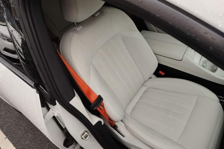 Used ONVO L60 2024 60 kWh Rear-Drive Version Right Front Seat