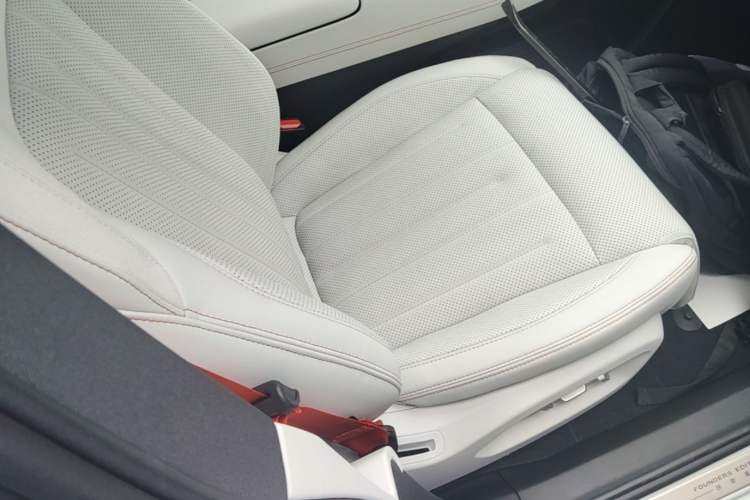 Used ONVO L60 2024 60 kWh Rear-Drive Version Right Front Seat