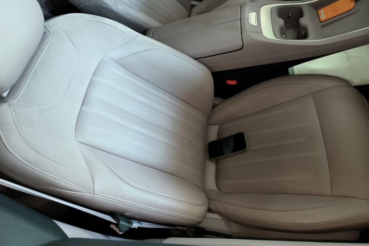 Used ONVO L60 2024 60 kWh Rear-Drive Version Right Front Seat