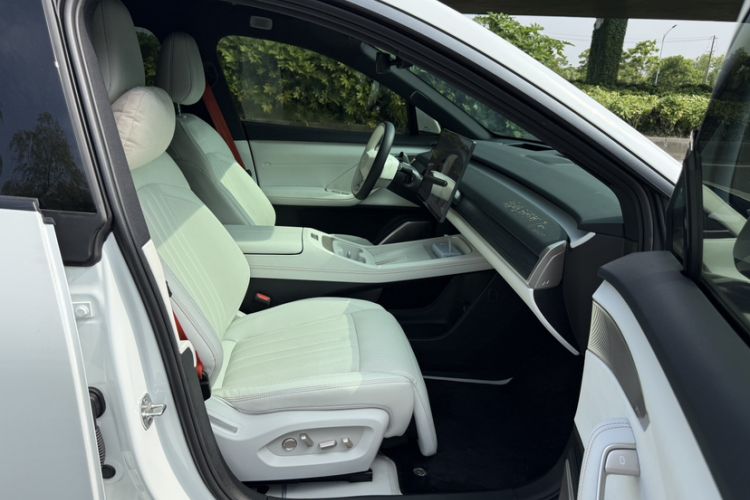 Used ONVO L60 2024 60 kWh Rear-Drive Version Right Front Seat