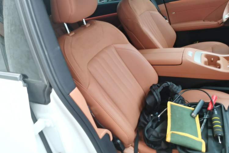 Used ONVO L60 2024 60 kWh Rear-Drive Version Right Front Seat