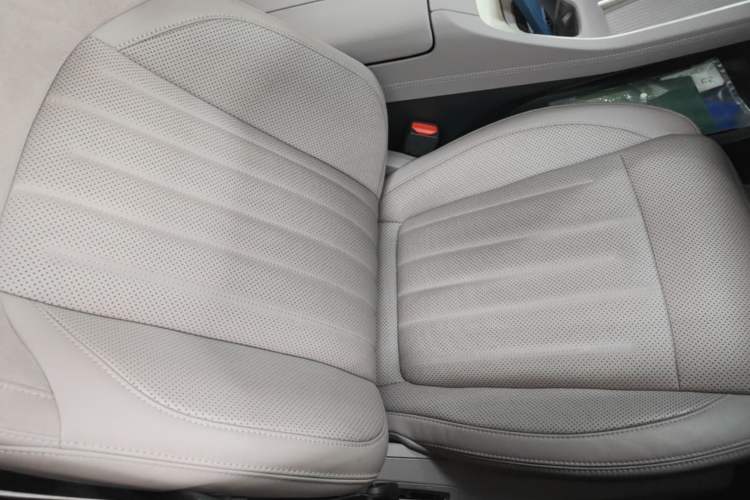 Used ONVO L60 2024 60 kWh Rear-Drive Version Right Front Seat