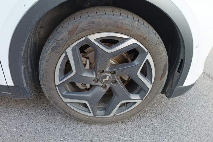 Used ONVO L60 2024 60 kWh Rear-Drive Version Right Front Wheel Hub