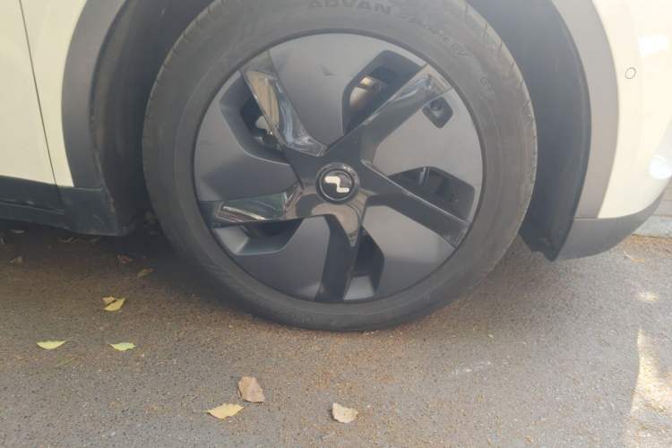 Used ONVO L60 2024 60 kWh Rear-Drive Version Right Front Wheel Hub