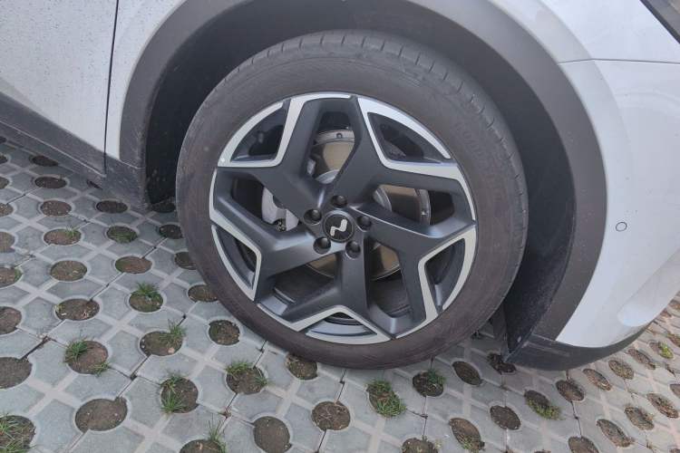 Used ONVO L60 2024 60 kWh Rear-Drive Version Right Front Wheel Hub