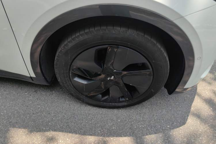 Used ONVO L60 2024 60 kWh Rear-Drive Version Right Front Wheel Hub