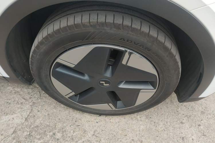 Used ONVO L60 2024 60 kWh Rear-Drive Version Right Front Wheel Hub