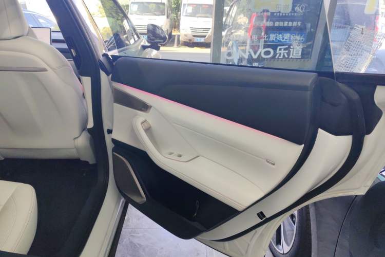 Used ONVO L60 2024 60 kWh Rear-Drive Version Right Rear Door Interior