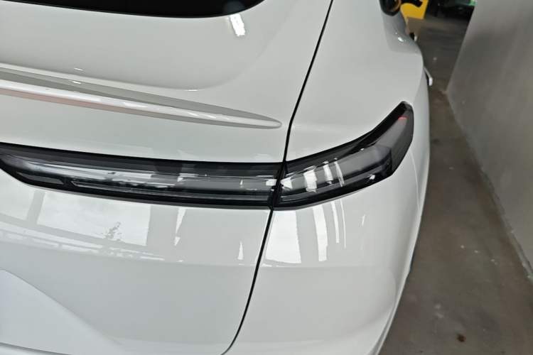Used ONVO L60 2024 60 kWh All-Wheel Drive Right Rear Taillight