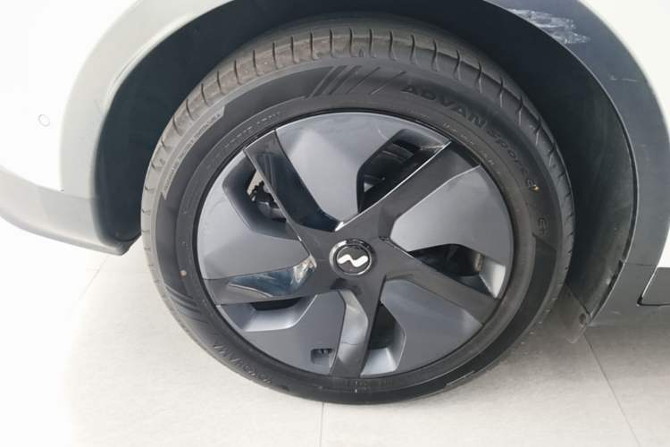 Used ONVO L60 2024 60 kWh Rear-Drive Version Right Rear Wheel Hub