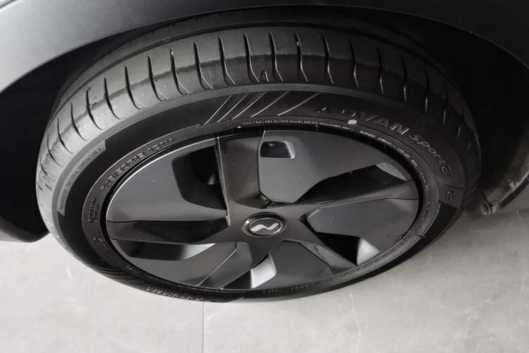 Used ONVO L60 2024 60 kWh Rear-Drive Version Right Rear Wheel Hub
