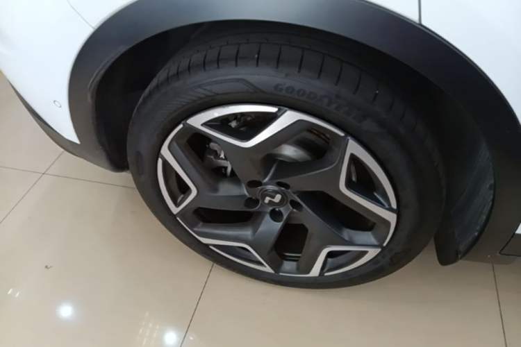 Used ONVO L60 2024 60 kWh All-Wheel Drive Right Rear Wheel Hub