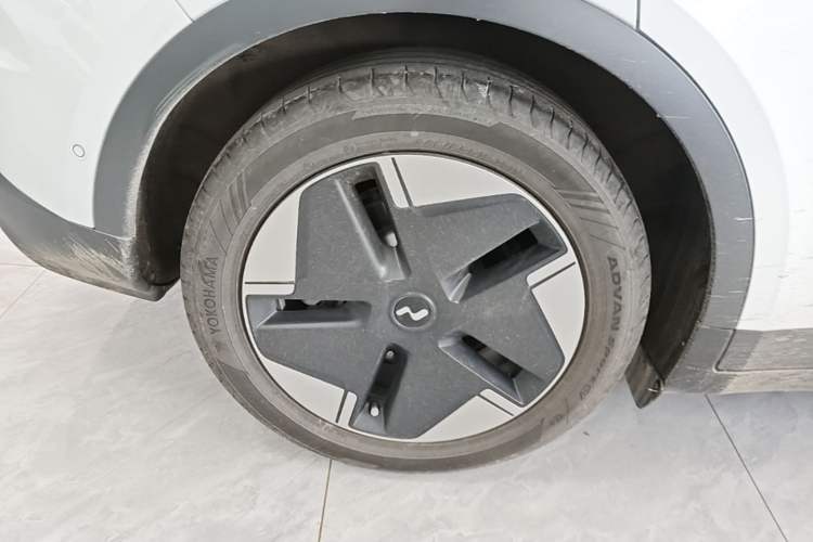 Used ONVO L60 2024 60 kWh All-Wheel Drive Right Rear Wheel Hub