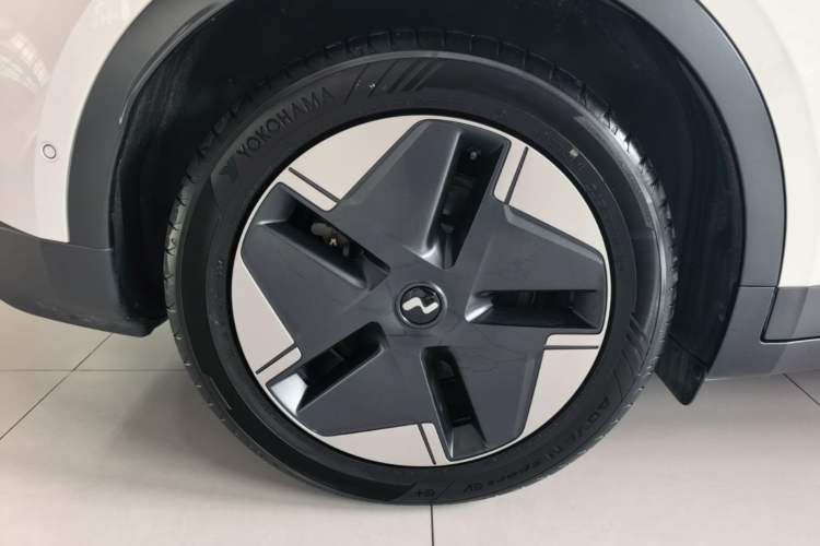 Used ONVO L60 2024 60 kWh All-Wheel Drive Right Rear Wheel Hub