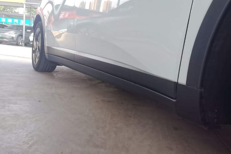 Used ONVO L60 2024 60 kWh Rear-Drive Version Right Side Sill