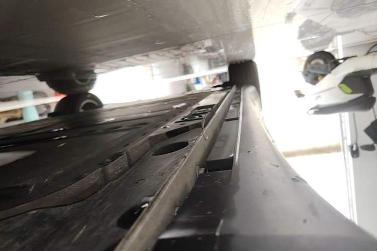 Used ONVO L60 2024 60 kWh Rear-Drive Version Right Side Sill