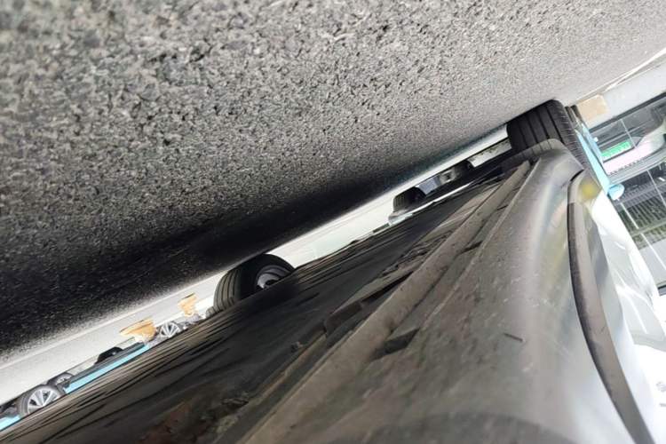 Used ONVO L60 2024 60 kWh Rear-Drive Version Right Side Sill