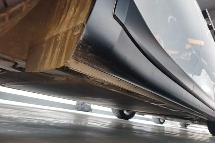 Used ONVO L60 2024 60 kWh Rear-Drive Version Right Side Sill