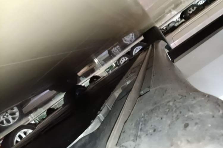 Used ONVO L60 2024 60 kWh All-Wheel Drive Right Side Sill