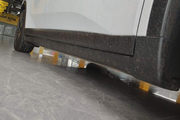 Used ONVO L60 2024 85 kWh Rear-Drive Version Right Side Sill
