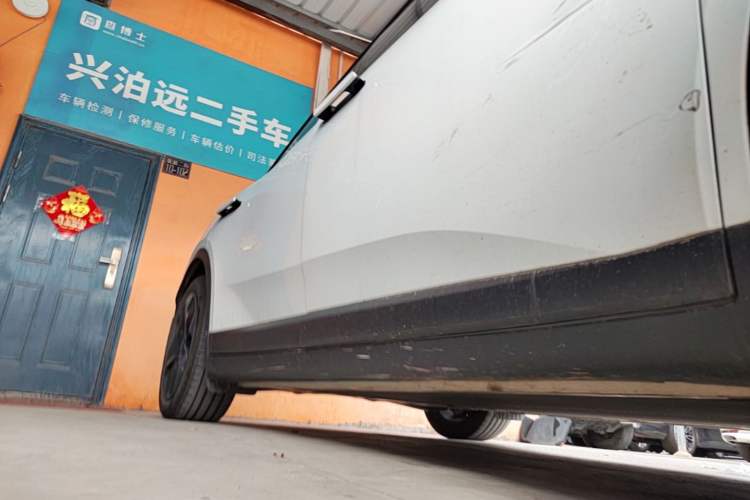 Used ONVO L60 2024 60 kWh Rear-Drive Version Right Side Sill