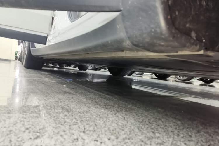 Used ONVO L60 2024 60 kWh Rear-Drive Version Right Side Sill