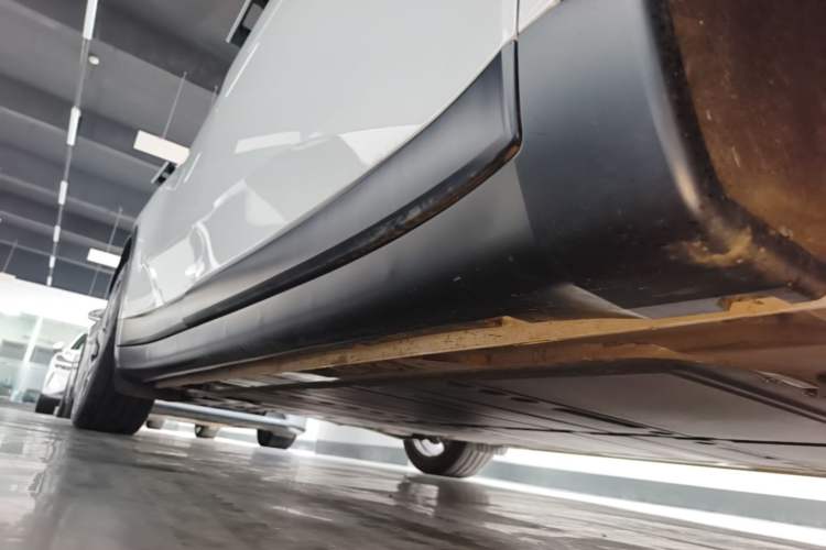 Used ONVO L60 2024 60 kWh Rear-Drive Version Right Side Sill