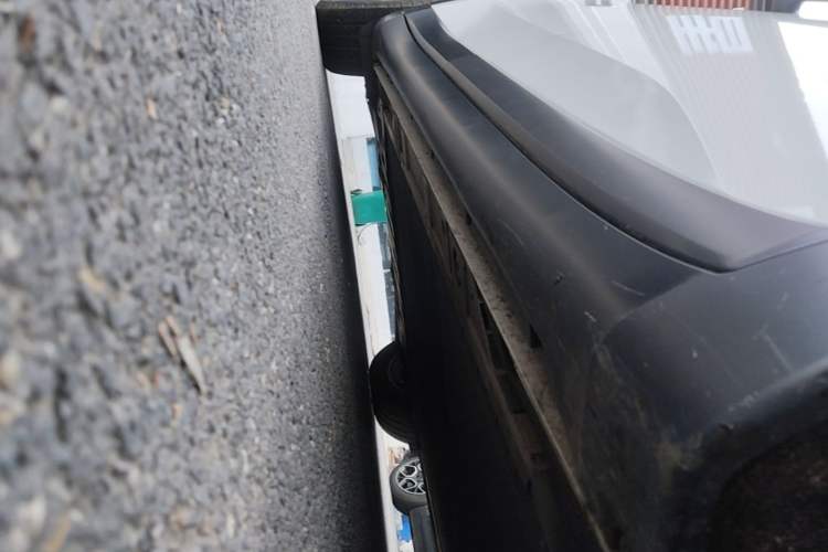 Used ONVO L60 2024 60 kWh Rear-Drive Version Right Side Sill