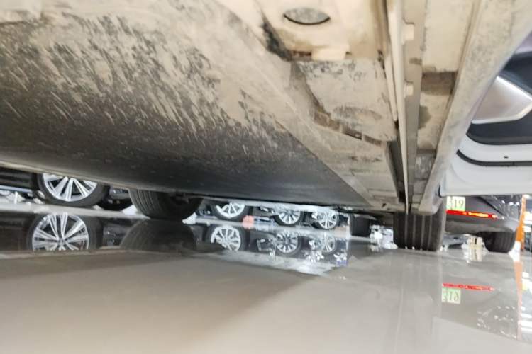 Used ONVO L60 2024 60 kWh Rear-Drive Version Right Side Sill