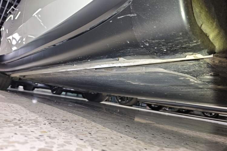 Used ONVO L60 2024 60 kWh Rear-Drive Version Right Side Sill