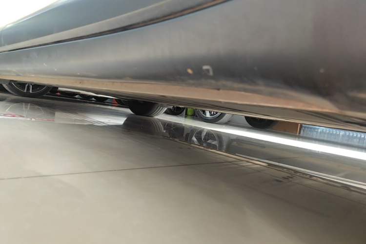 Used ONVO L60 2024 60 kWh Rear-Drive Version Right Side Sill